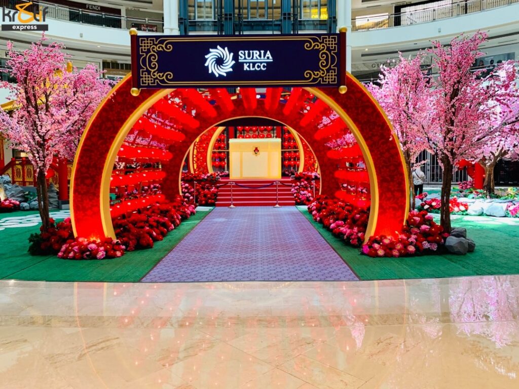 Suria KLCC's Centre Court is decorated with beautiful red lanterns and cherry blossom trees.