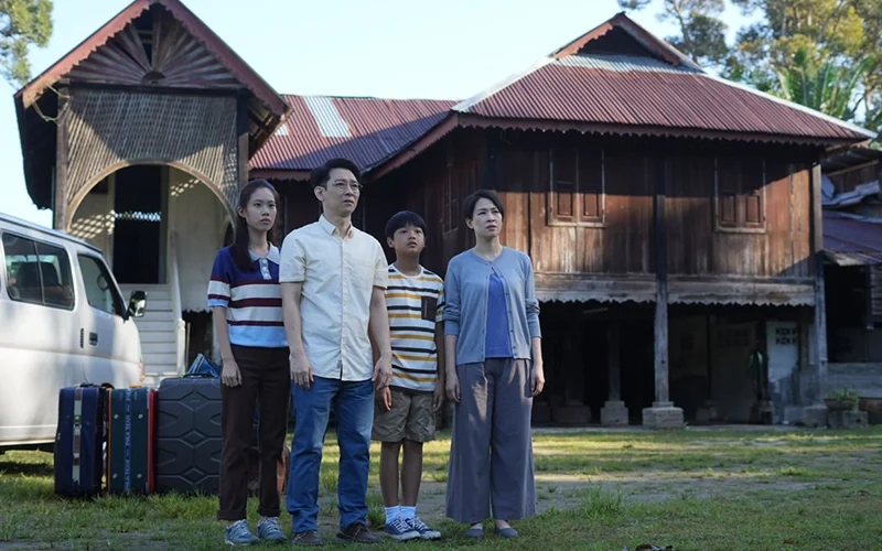 Malaysia's inaugural crowd-funded and locally-produced film, 'Pendatang,' has garnered widespread acclaim following its YouTube premier on Dec 21